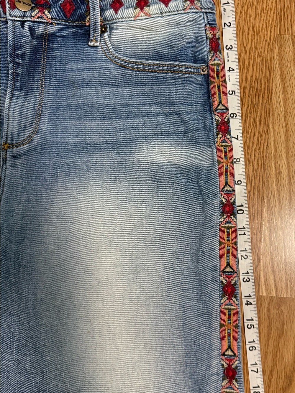 DRIFTWOOD Women's Lulu Cut Off Jean Shorts with Embroidery- Size 30 - Picture 9 of 9